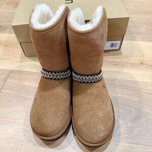 UGG Classic Short Crescent Boot
